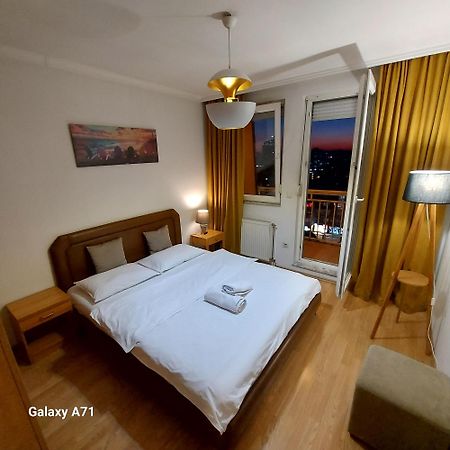 Gorgeous Apartment With City View In The City Center Pristina Kültér fotó