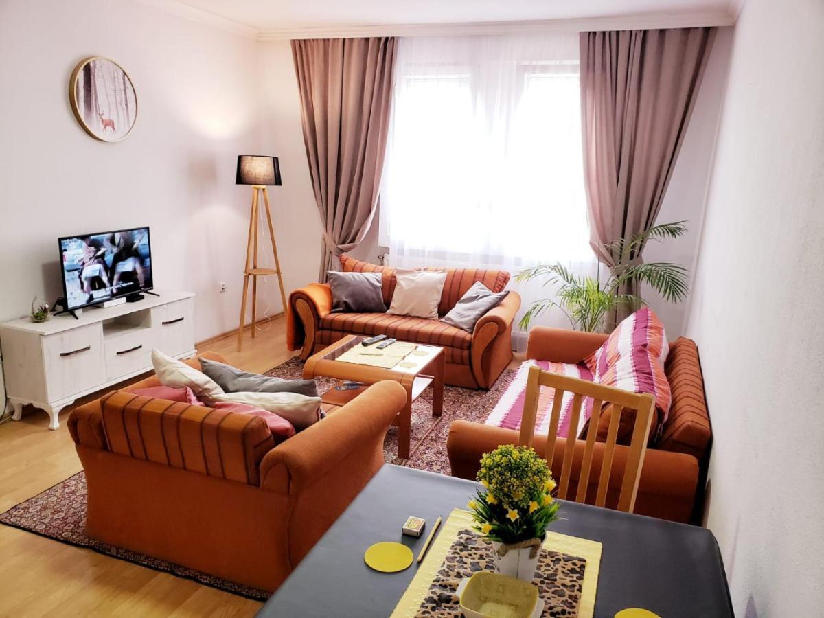 Gorgeous Apartment With City View In The City Center Pristina Kültér fotó